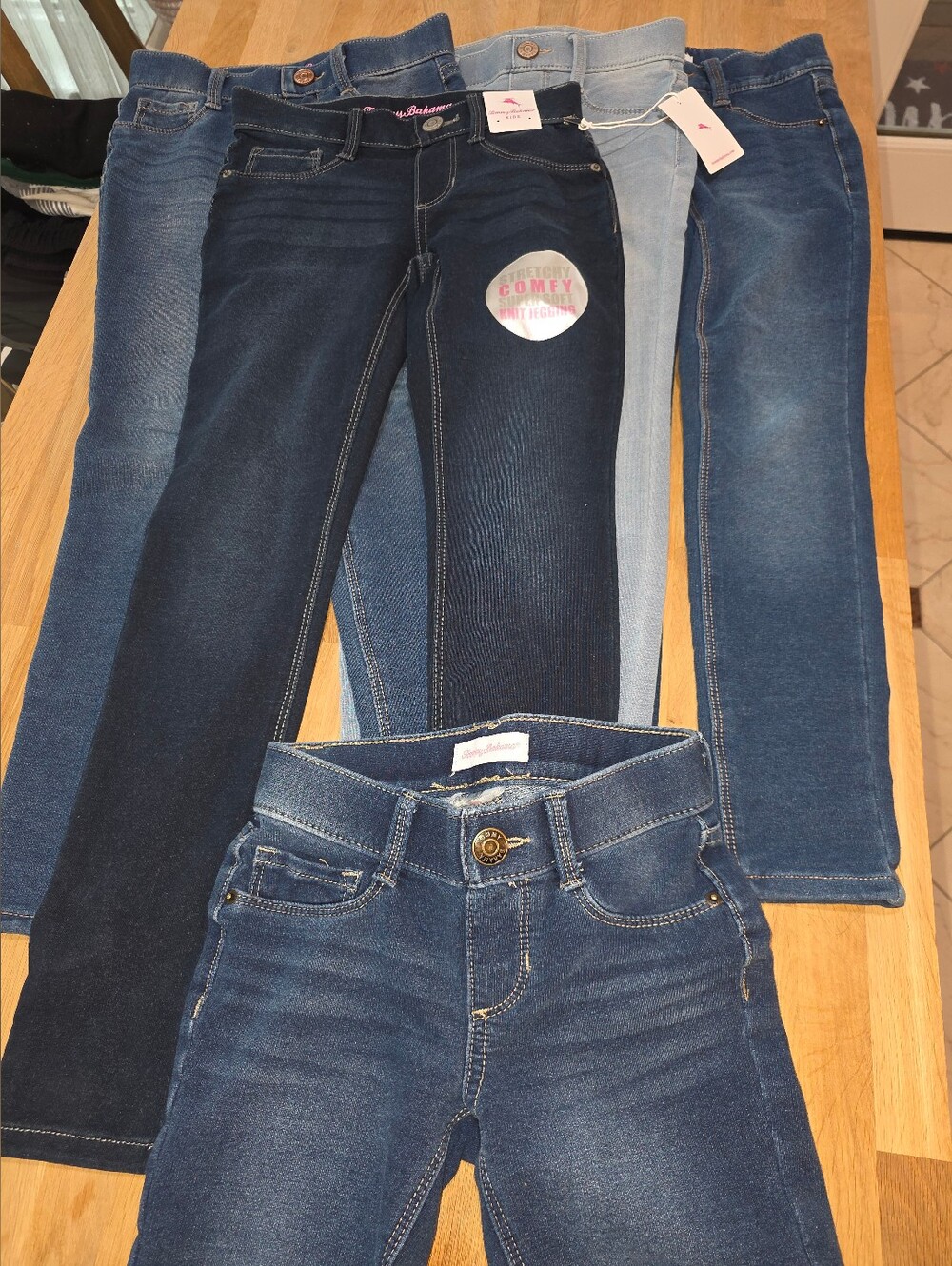 Tommy Bahama Skinny Jeans & Shorts Multiple Blue Washes Sz 7 Like New